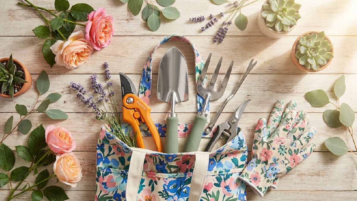 Best lightweight garden tools for women including ergonomic pruning shears trowel hand fork weeder gloves and colorful tote bag on wood.