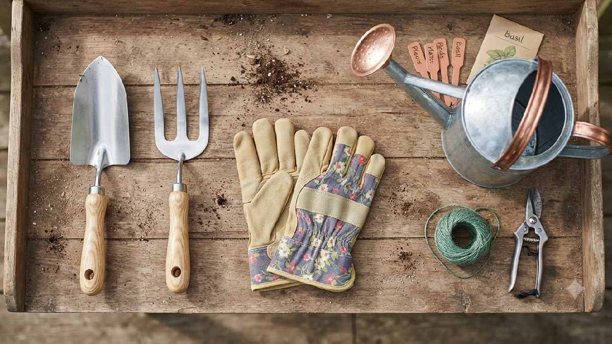 Essential tools for home gardening